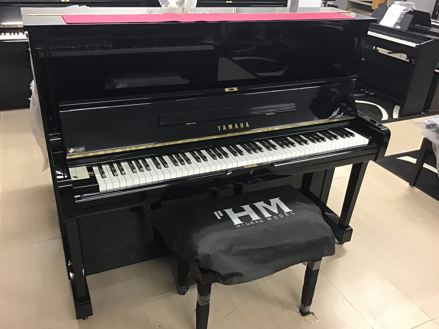 Yamaha U1A - Piano Vertical Profesional Negro ( 121cm )