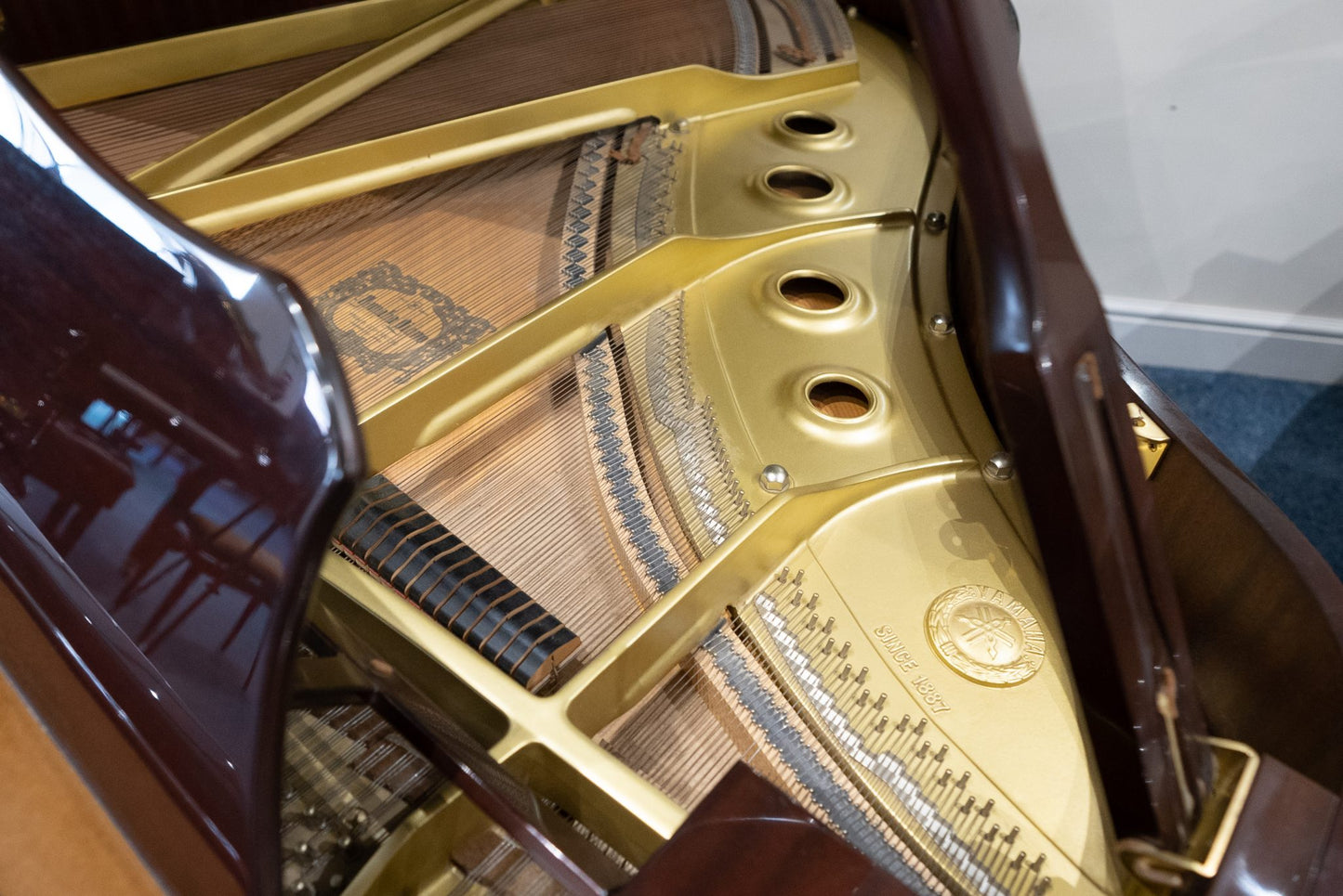 Piano de cua Yamaha G2 marró