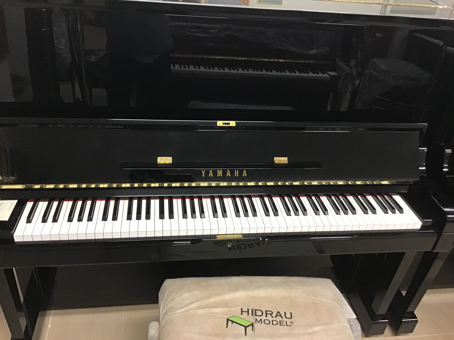 Yamaha UX3 - Piano Vertical Premium Negro ( 131cm )
