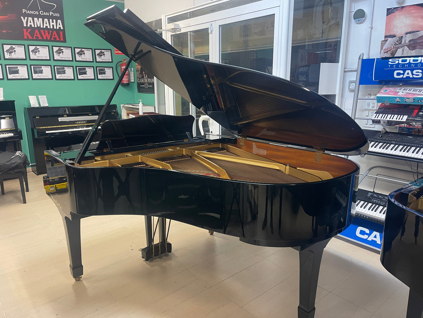 Yamaha C3 - Piano de 1/2 cola Negro ( Ocasión )