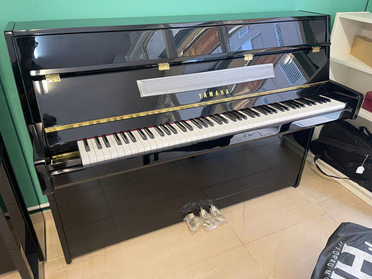 Yamaha MC108 - Piano Vertical Negro ( 108cm )