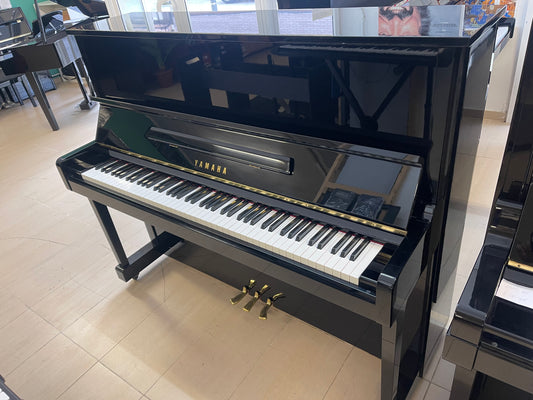 Yamaha MC301 - Piano Vertical Negro ( 121cm )