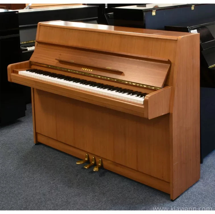 Yamaha C110 color marró